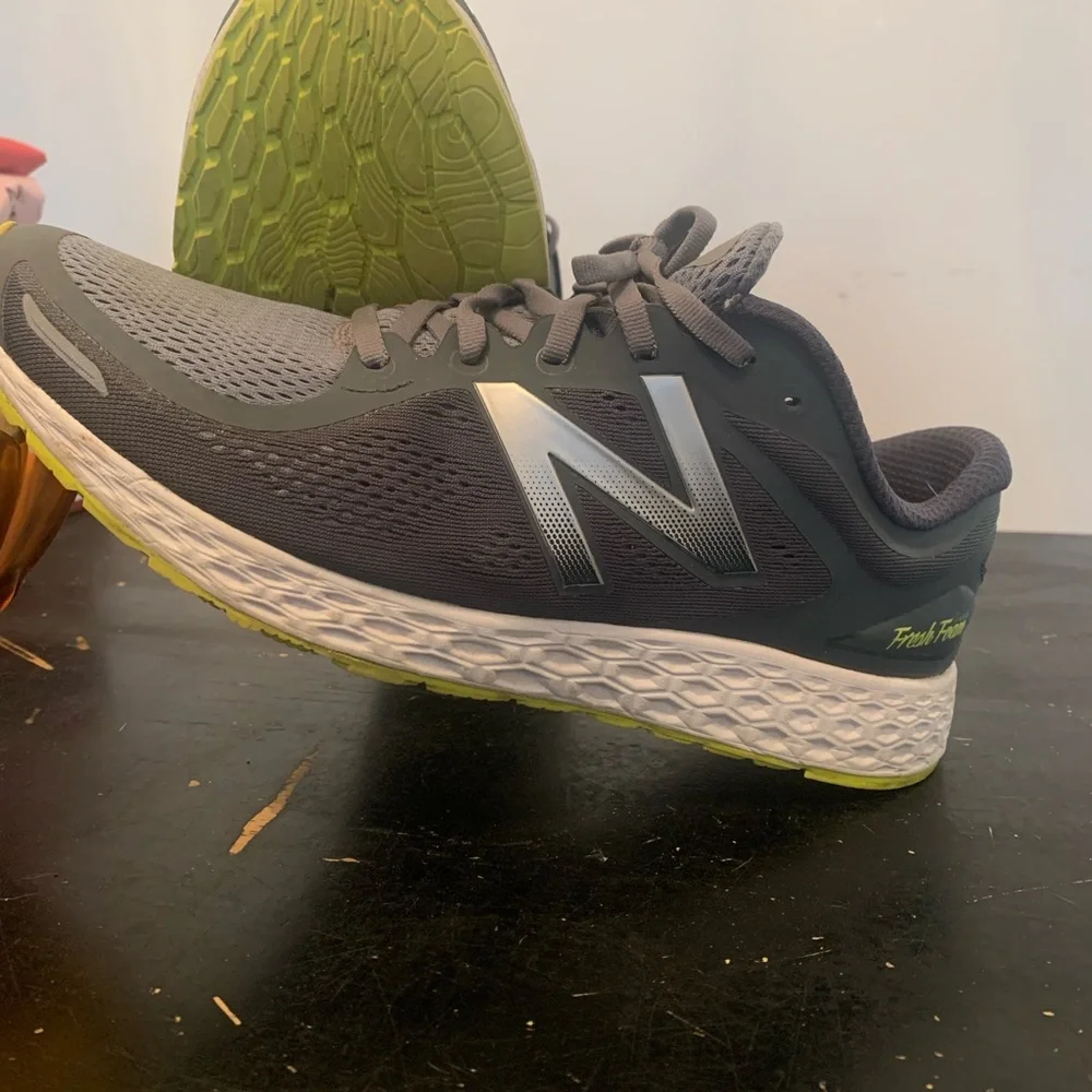 NEW BALANCE RUNNING SHOES - Picture 3 of 4